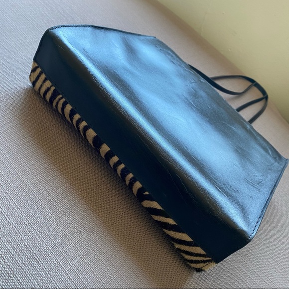 SOLD Charles David Leather Zebra Print 90s Tote - Picture 5 of 10